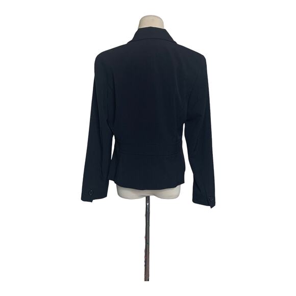 East 5th 3 button lined black blazer size 12P - Picture 2 of 9